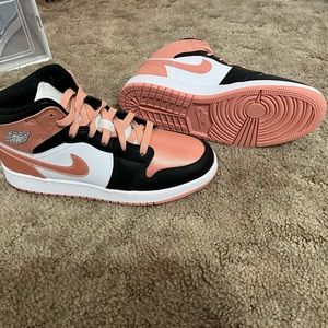 Nike shoes - never wore